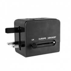 Leon Travel Adapter